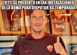 Enlace a Totti se presentó en las instalaciones de la Roma para empezar su temporada