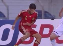 Enlace a GIF: Ojo al ESPECTACULAR caño de Dani Ceballos en la final del Europeo U19