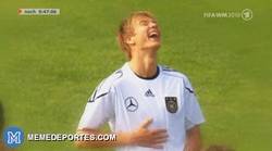 Enlace a GIF: La cara de los alemanes al ver que les ha tocado en el grupo San Marino