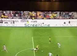 Enlace a GIF: Golazo de Reus con caño incluido frente a la Juventus