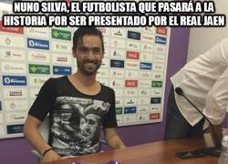 Enlace a Nuno Silva, el futbolista que pasará a la historia por ser presentado con una camiseta de Franco