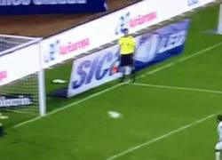 Enlace a GIF: Cuando haces la pena fallando un penalti a lo Panenka