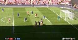 Enlace a GIF: Golazo de Chamberlain al Chelsea en la final de la Community Shield