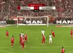 Enlace a GIF: Paradón de Neuer a Toni Kroos, tremendo