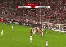 Enlace a GIF: El gol de Lewandowski que evita el triplete del Real Madrid