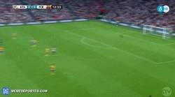 Enlace a GIF: Golaaaaaaaaaazo de San José desde medio campo frente al Barça