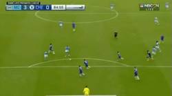 Enlace a GIF: Gol de Fernandinho al Chelsea, humillación 