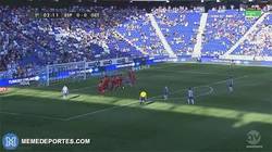 Enlace a GIF: Golazo de Salva Sevilla que pone el 1-0 en el marcador. El primer gol de la Liga 2015/2016