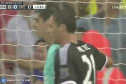 Enlace a GIF: El penalti parado por Courtois que salvó al Chelsea del desastre