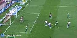 Enlace a GIF: Gol de Adrián González para el Eibar