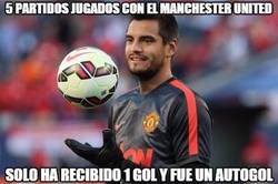 Enlace a Romero petándolo en el Manchester United