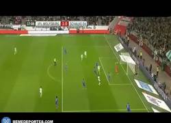 Enlace a GIF: Gol de Bas Dost que ponía el 1-0 para el Wolfsburg