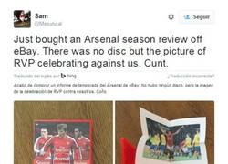 Enlace a Ebay trollea a un fan del Arsenal con la foto de RVP celebrando contra el Arsenal