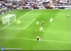 Enlace a GIF: Gol de Juan Mata vs Swansea