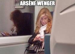 Enlace a Arsène Wenger, pillado infraganti