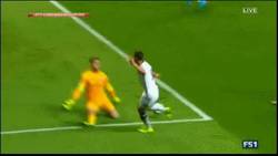 Enlace a GIF: Müller marca el primer gol del partido frente a Polonia ¡Jaaaaa!