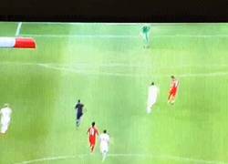 Enlace a GIF: El gol de Oğuzhan Özyakup ante Holanda que está quedando eliminada