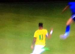 Enlace a GIF: El buen gol de Neymar para darle la victoria a Brasil ante USA