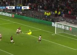 Enlace a GIF: El gol de Memphis frente al PSV