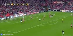Enlace a GIF: El gol de Halil Altintop al Athletic Bilbao