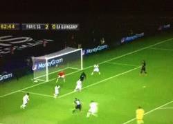 Enlace a GIF: Gol de Ibrahimovic a buen pase de Di María para cortar su racha
