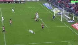 Enlace a GIF: Segundo gol del Real Madrid en San Mamés, gol de Benzema
