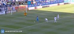 Enlace a GIF: Golazo de Drogba en la MLS, calidad intacta