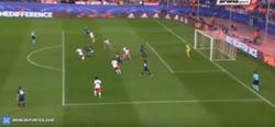 Enlace a GIF: El gol de Correa que adelanta al Atleti frente al Benfica