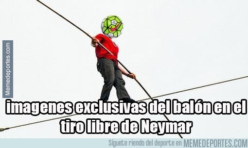 702498 - Se paseó por la línea