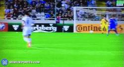 Enlace a GIF: Menudo golazo de Medunjanin para Bosnia