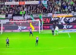 Enlace a GIF: Segundo gol del Wolfsburg, otra asistencia de Draxler, esta vez para Bas Dost