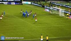 Enlace a GIF: Golaaaaazo de Pjanić de lanzamiento de falta frente al Empoli