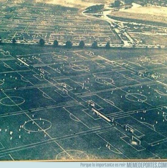 714173 - ALUCINANTE: Hackney Marshes, Londres 1951. 88 campos de fútbol en un solo lugar
