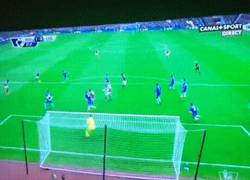 Enlace a GIF: Gol de Mauro Zarate que está derrotando al Chelsea
