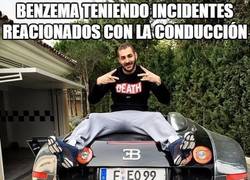 Enlace a Benzema teniendo incidentes reacionados con la conducción