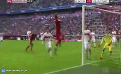 Enlace a GIF: Gol del Bayern,faltaba el de Müller. 4-0 nos vamos al descanso del partido