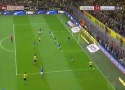 Enlace a GIF: El gol de Kagawa para adelantar al BVB
