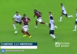 Enlace a GIF: El fútbol es simple para marcar