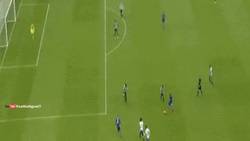 Enlace a GIF: El gol histórico de Vardy ante el Newcastle