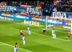 Enlace a GIF: El gol de Griezmann tras asistencia de Oliver Torres
