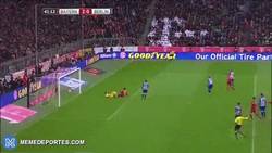 Enlace a GIF: El Bayern ganó en casa 2-0 al Hertha, este fue el golazo de Coman