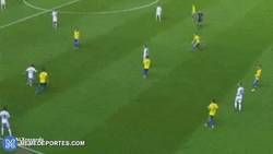 Enlace a GIF: Gran asistencia de James para el gol de Cheryshev ante el Cádiz