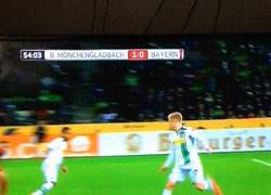 Enlace a GIF: Y con este golazo el Borussia comenzaba la goleada ante el Bayern