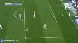 Enlace a GIF: Y quién si no adelanta al Barça una vez más, Luis Suárez pone el 0-1