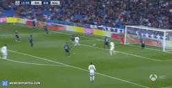 Enlace a GIF: Gol de Benzema que abre en el marcador en el Bernabéu
