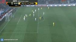Enlace a GIF: Goool del Villareal que empata el partido 3-3 en el último minuto