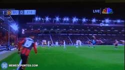 Enlace a GIF: ¡BOOM! Gol olímpico de Stanislas que adelanta al Bournemouth ante el United