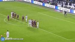 Enlace a GIF: Golazo de Pogba de tiro libre ante el Torino