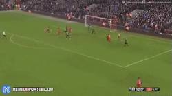 Enlace a GIF: El gol de Allen en el último minuto para empatarle al Arsenal. Espectacular final de partido