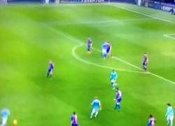 Enlace a GIF: Delph abre el marcador tras un golazo ante el Crystal Palace